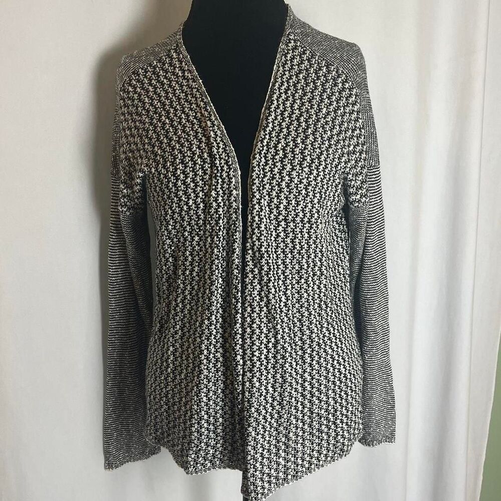 Fever Women's Grey and White Cardigan